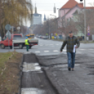 Eltűnnek a kátyúk a nyíregyházi buszállomás előtt