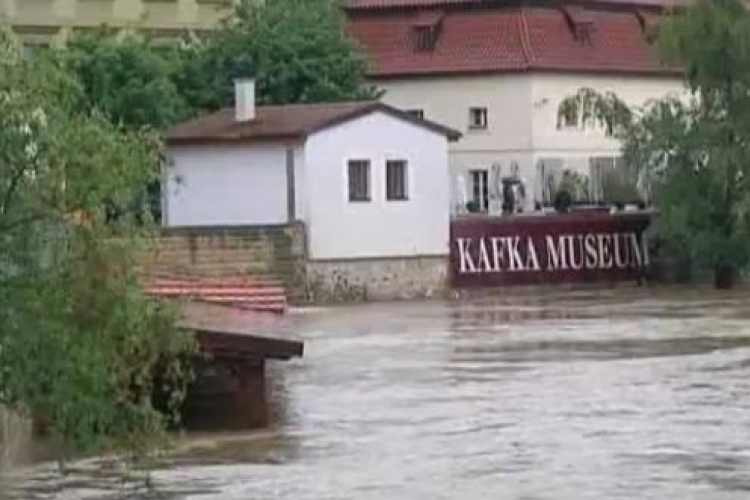 Árvíz - Hét halott, négy eltűnt, 9 ezer evakuált, milliárdos károk Csehországban
