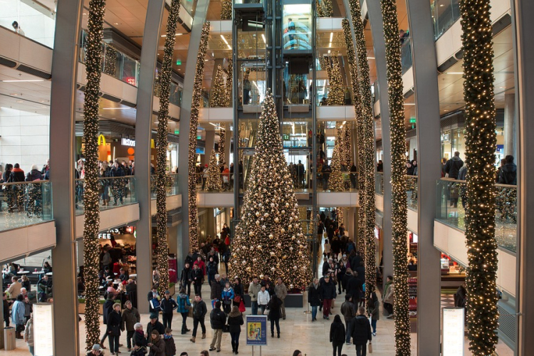 Rekord összeget költhetnek a vásárlók idén decemberben 