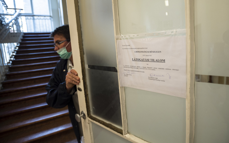 Látogatási tilalom bevezetését javasolja az operatív törzs a kórházaknak, idősotthonoknak