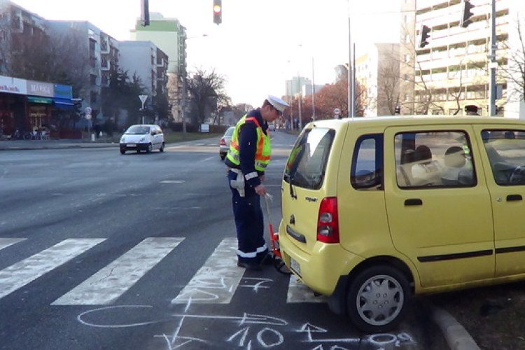 Kivégzett egy lámpaoszlopot egy autós