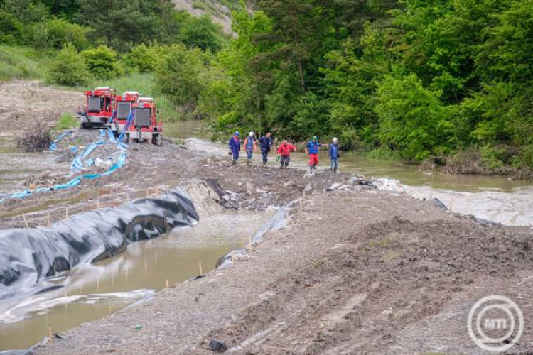 Parajd - A katasztrófa sújtotta térségbe látogatott a román elnök