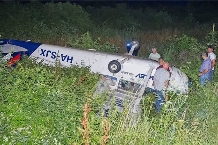 Túlfutott egy gép a Farkashegyi repülőtéren, ketten megsérültek