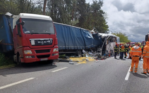 Szlovákiai buszbaleset: 18 utas hazaérkezett, ketten továbbra is mélyaltatásban vannak