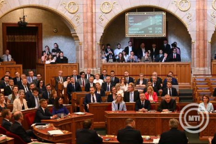 Elfogadták az alaptörvény tizenhetedik módosítását
