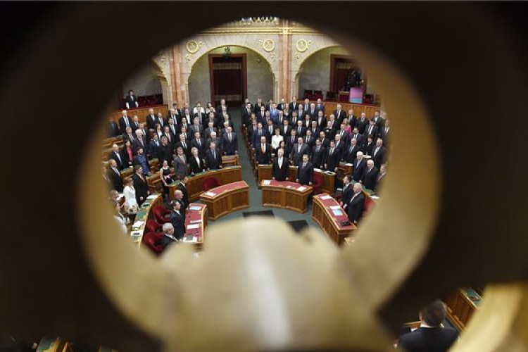 A kormányt kérdezik a képviselők