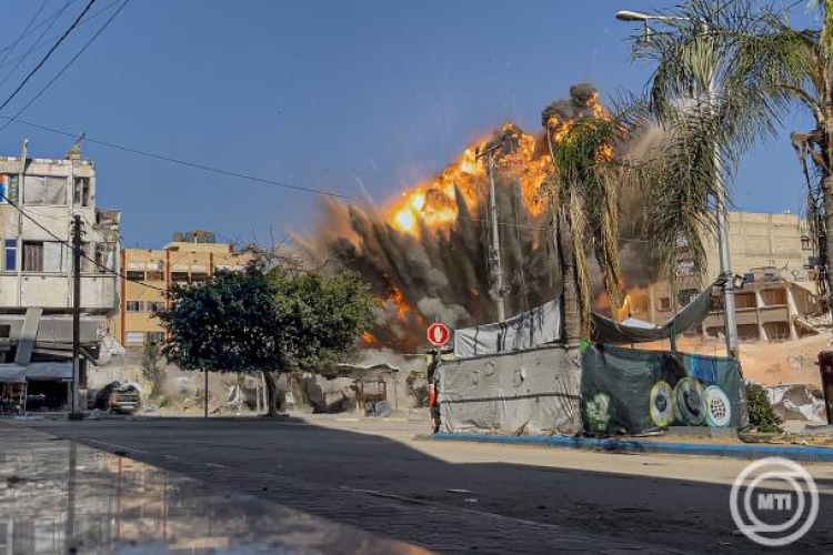 Benjámin Netanjahu: Izrael semmiképpen nem állítja le a háborút a Gázai övezetben, sőt, teljes erejével támadni fog