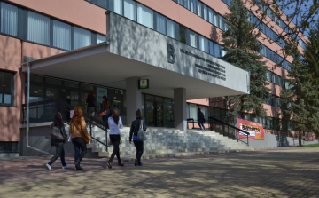 Könyvtári teadélutánok a főiskolán