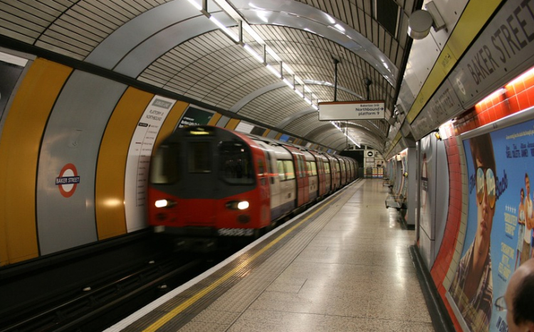 Robbanás volt egy londoni metróállomáson
