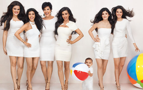 A Kardashian család és a macskájával pózoló Taylor Swift az év sztárja