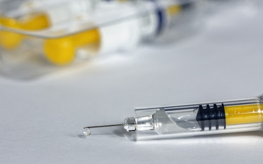 Februárra ígérik a második orosz vakcina tömeggyártását 