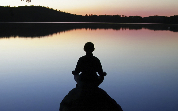 A meditálás együtt érzőbbé, jó szívűbbé teheti az embert