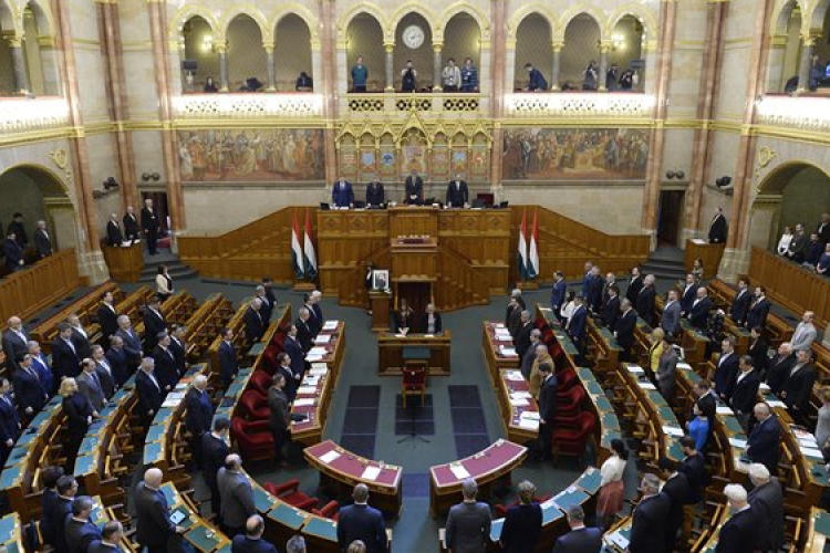A kormányt kérdezik a képviselők