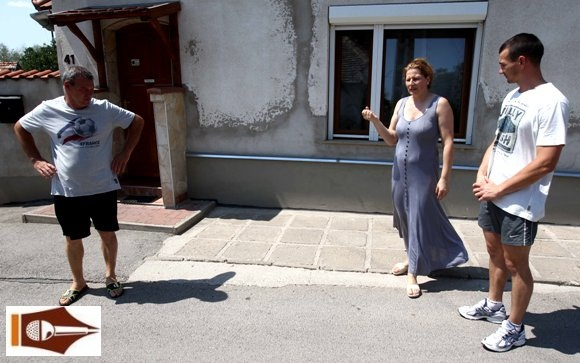 A devecseri Bognárék otthonát felfegyverkezett romák vették ostrom alá