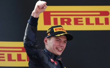 Spanyol Nagydíj - Verstappen történelmet írt, Rosberg és Hamilton kiesett