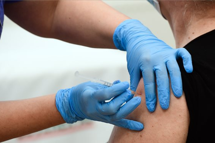 Tanulmány: az influenzaoltás védhet a Covid-19 súlyos követkeményeitől