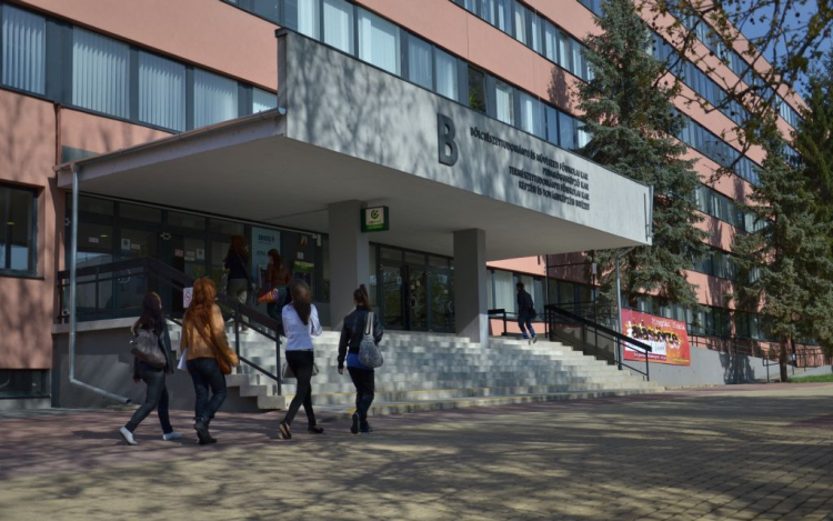 Könyvtári teadélutánok a főiskolán