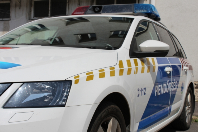Bicskával követeltek kölcsönt egy fővárosi taxistól